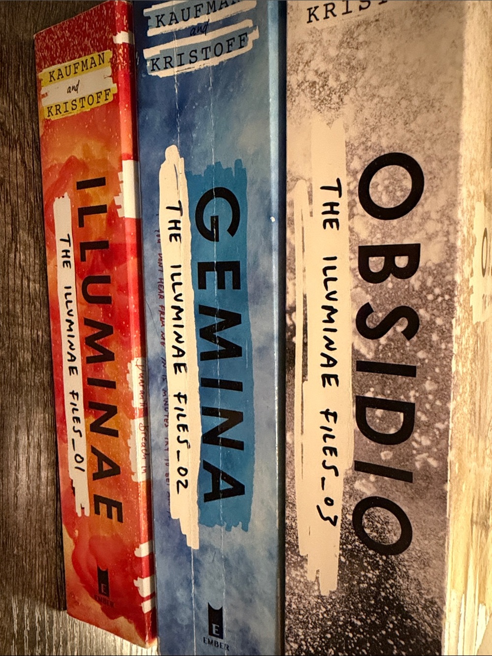 The Illuminae Files Box Set - Illuminae, Gemina, Obsidio (Red, Blue, Gray)